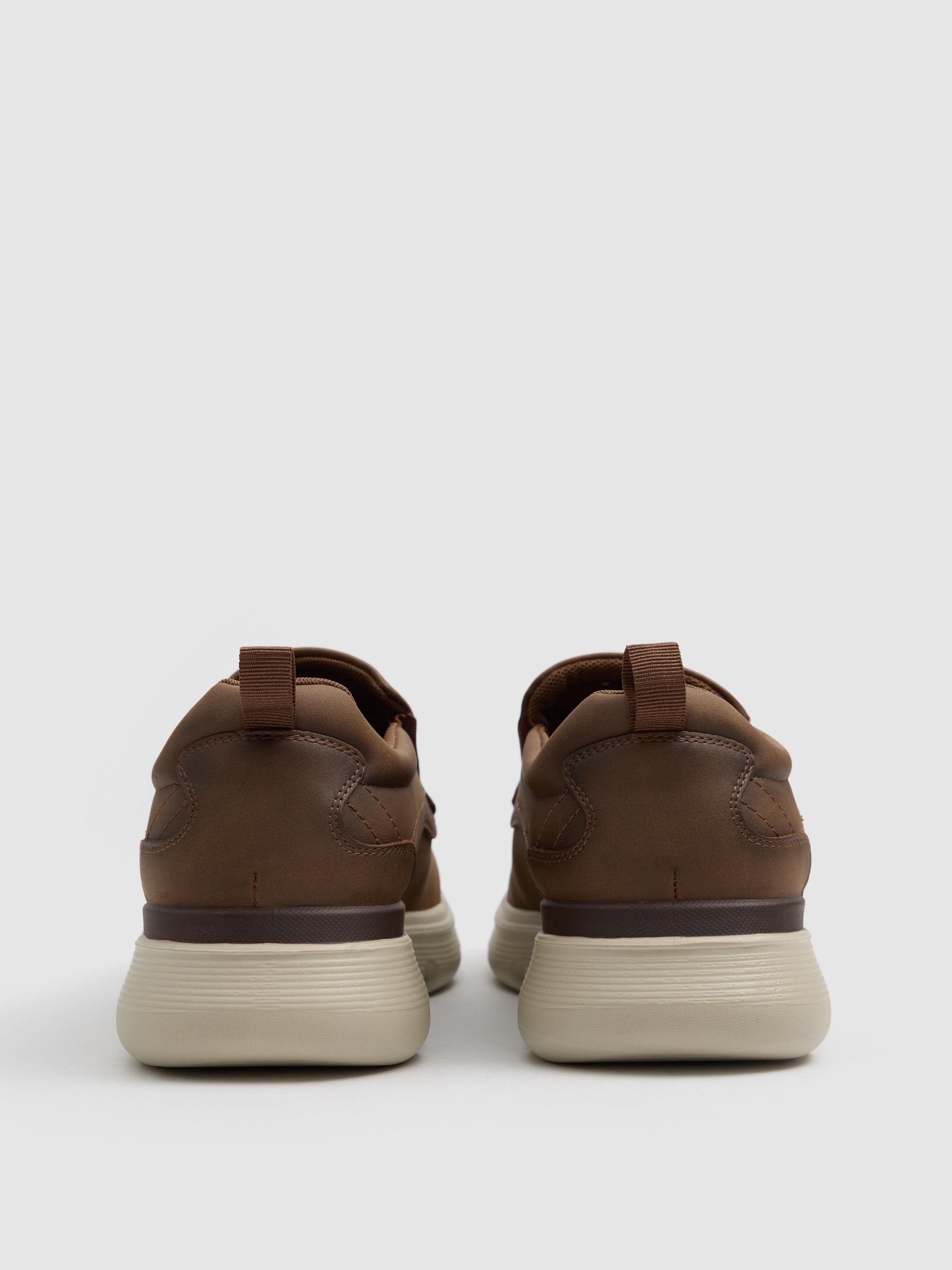 Mocassim casual de couro sintético camel
