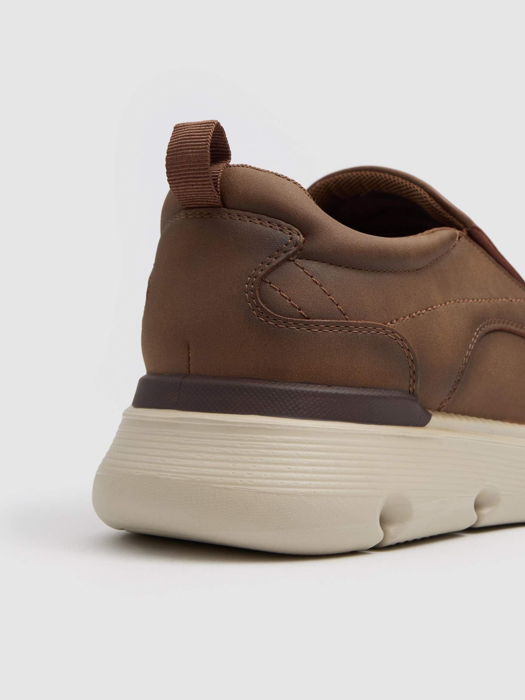 Mocassim casual de couro sintético camel