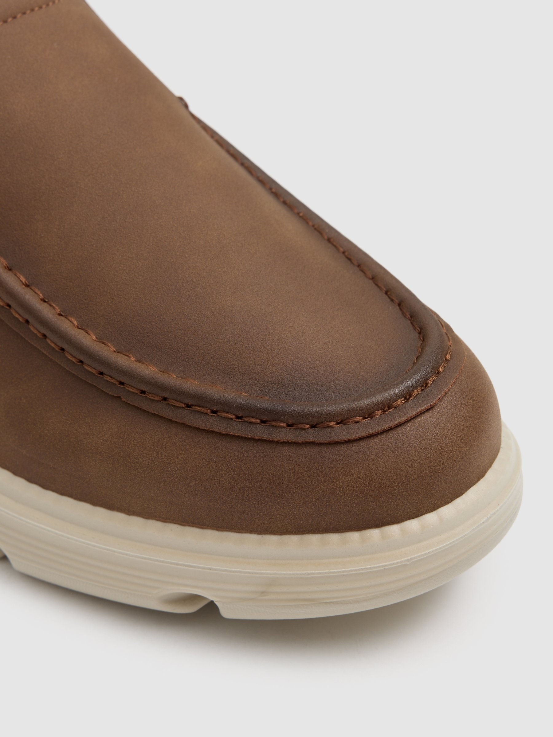 Mocassim casual de couro sintético camel