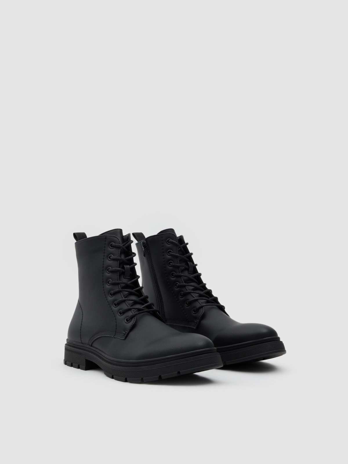 Botas militares casuais em pele sintética preto vista frontal 45º