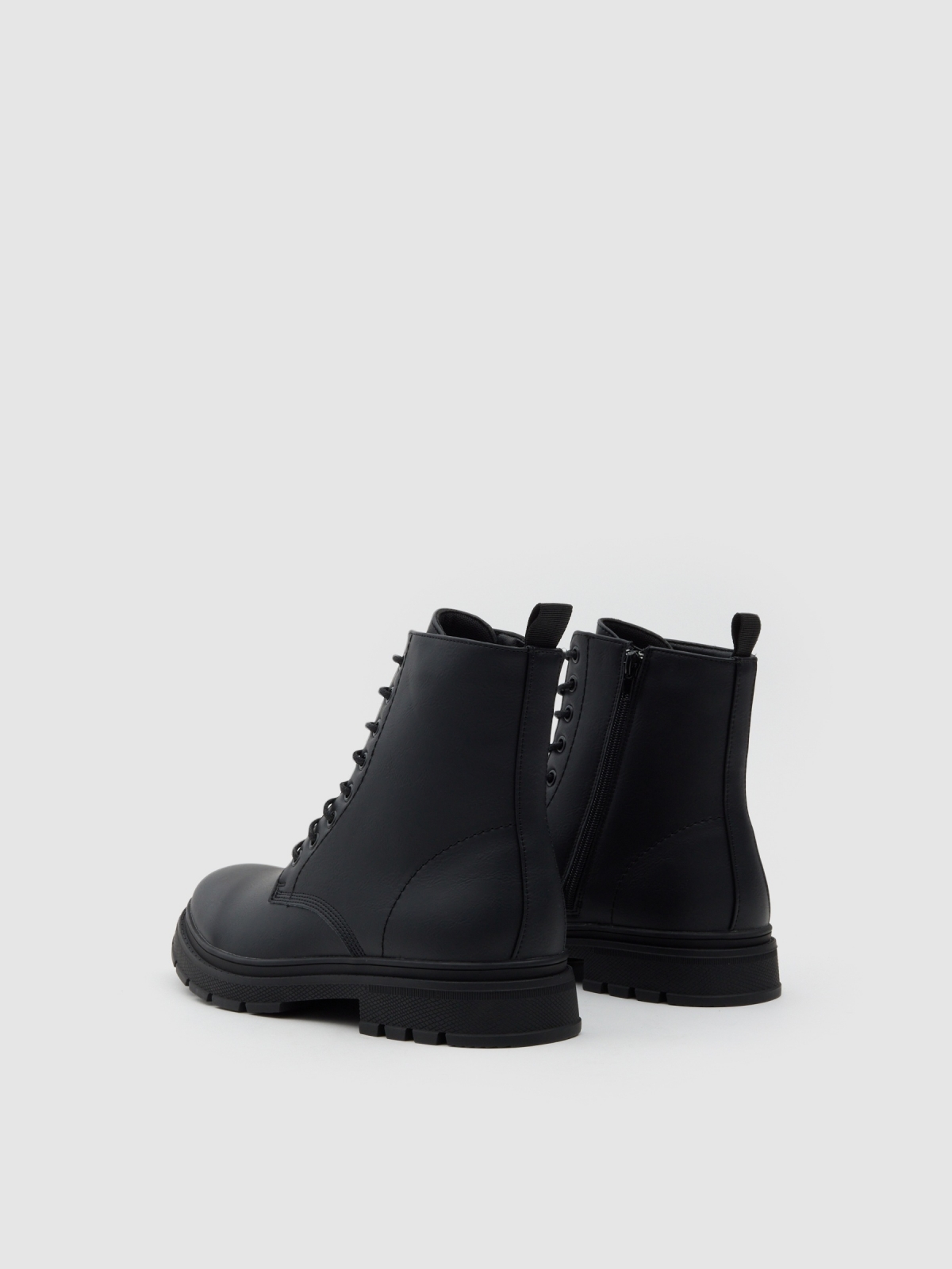 Botas militares casuais em pele sintética preto vista traseira 45º