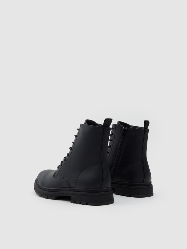 Botas militares casuais em pele sintética preto vista traseira 45º