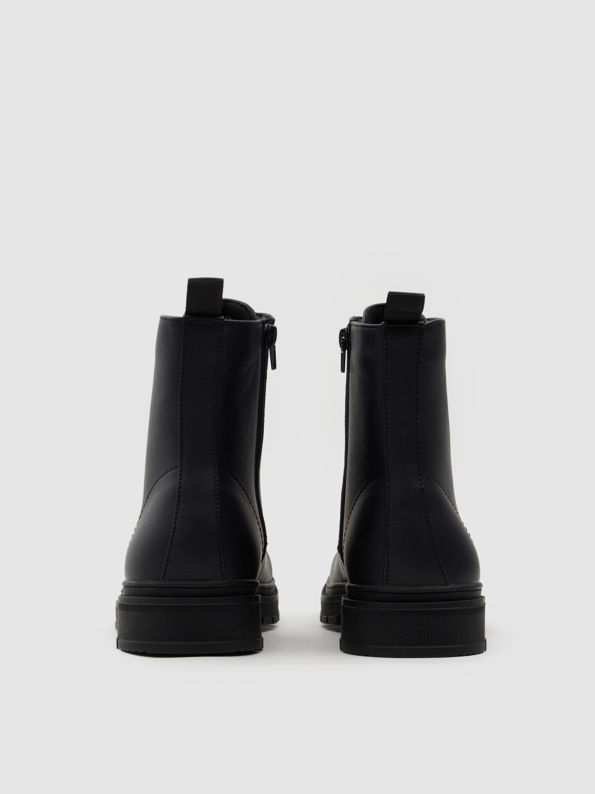 Botas militares casuais em pele sintética preto vista detalhe