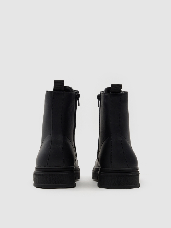 Botas militares casuais em pele sintética preto vista detalhe