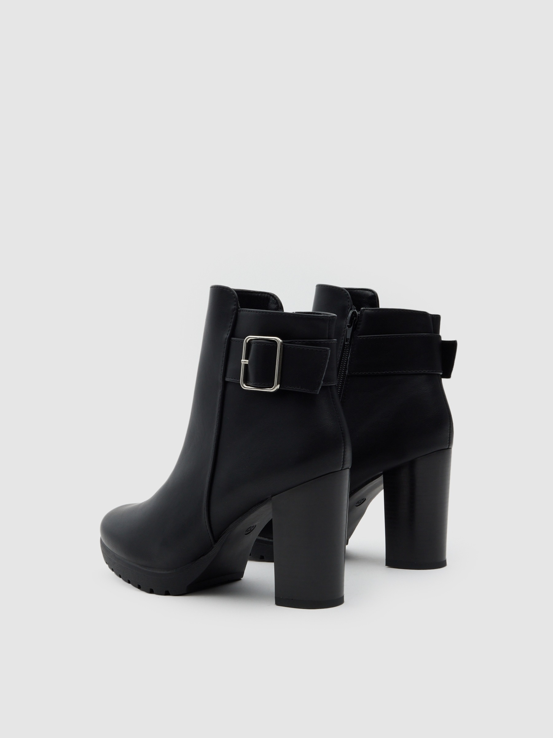 High ankle boot with buckle and wide heel black