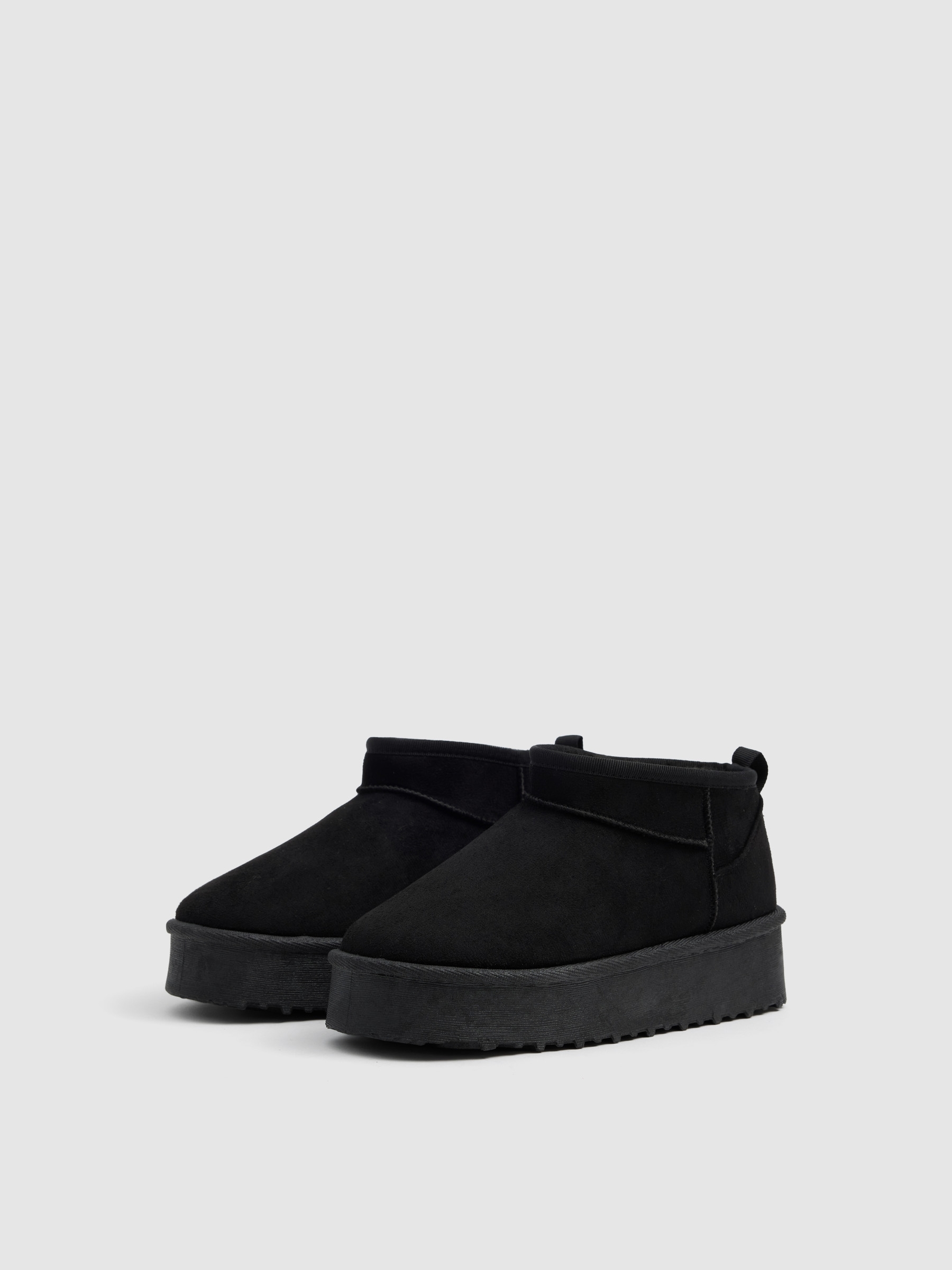 Botins plataforma forro de pelo preto