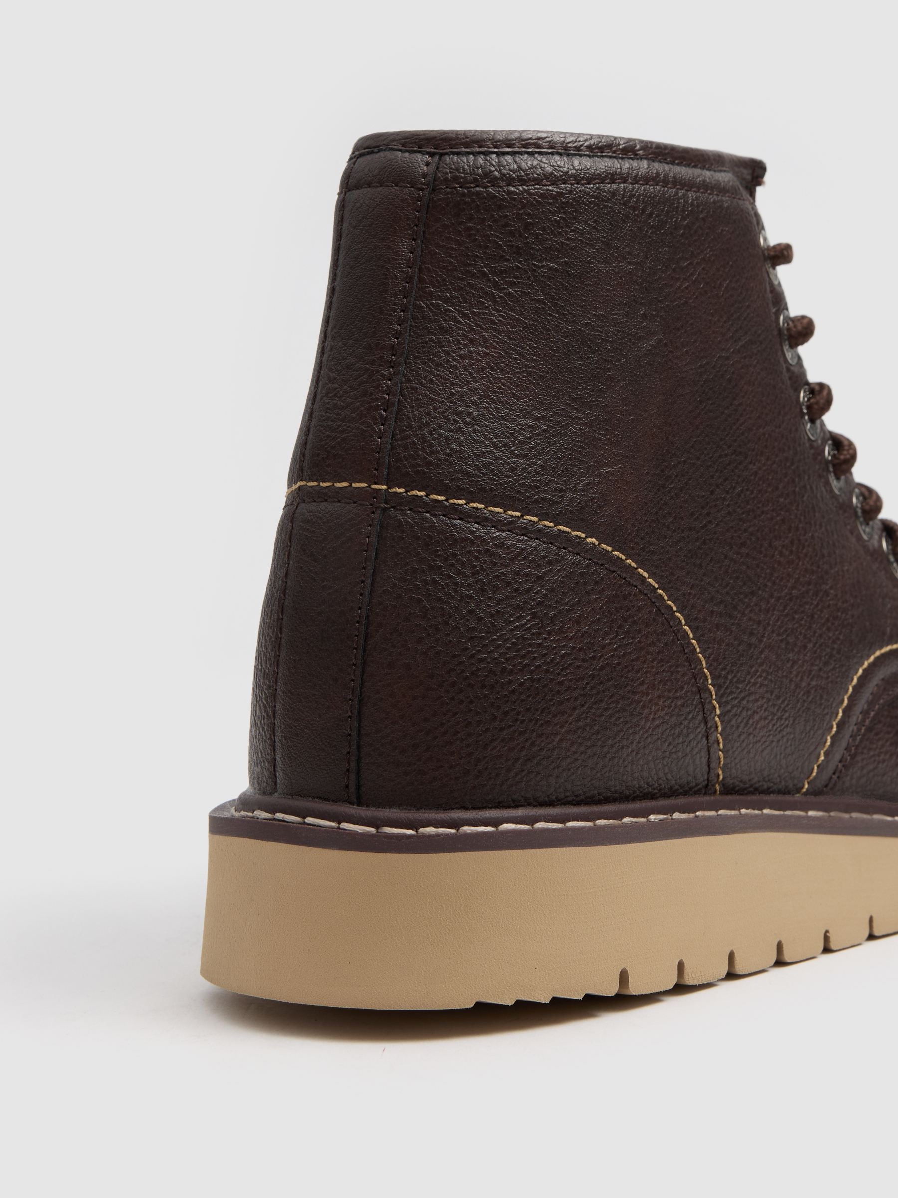 Bota casual de couro sintético marrom marrom