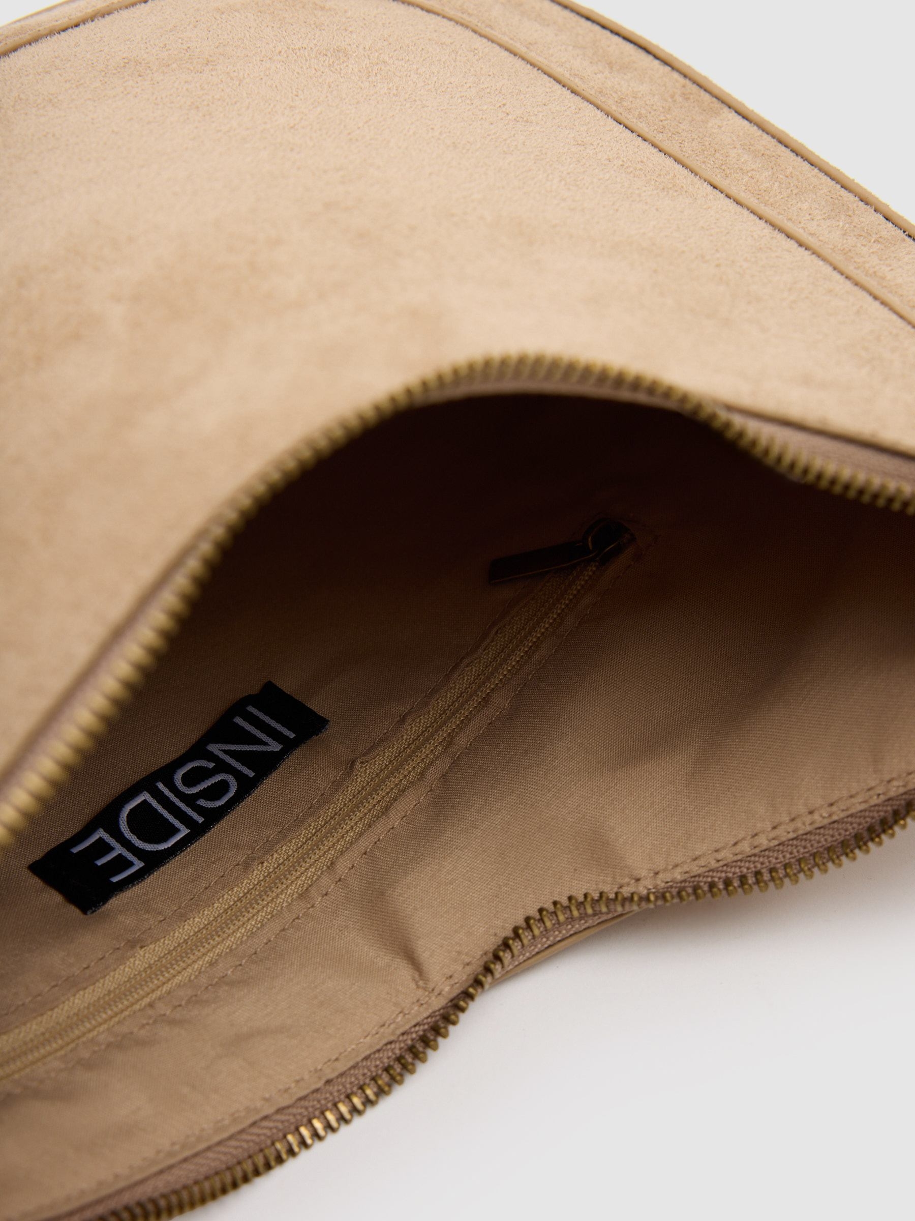 Bolso hombro asimétrico efecto piel taupe vista general frontal