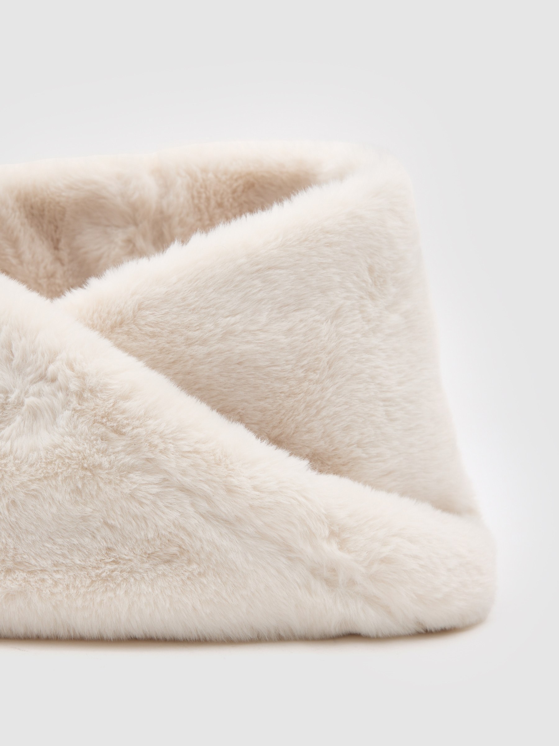 Bufanda cuello 25x42cm blanco vista enrollada