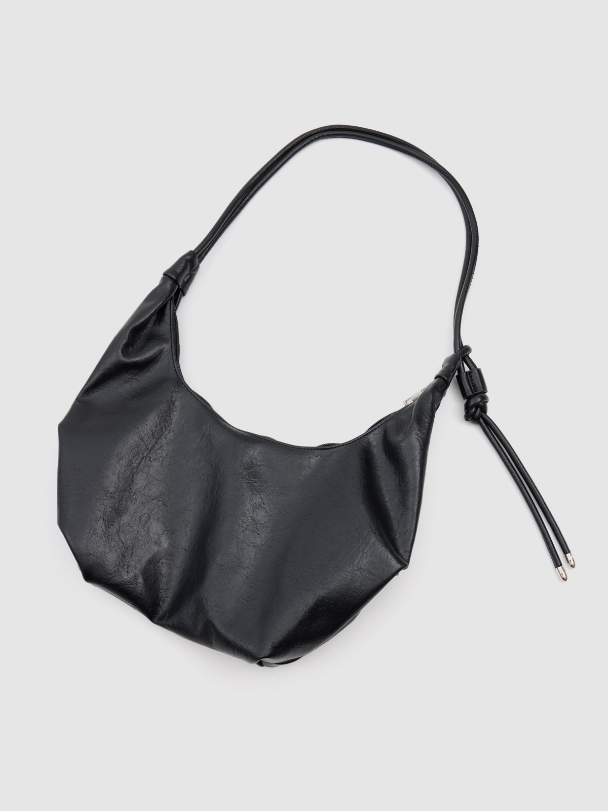 Bolso de hombro efecto piel negro vista lateral 45º