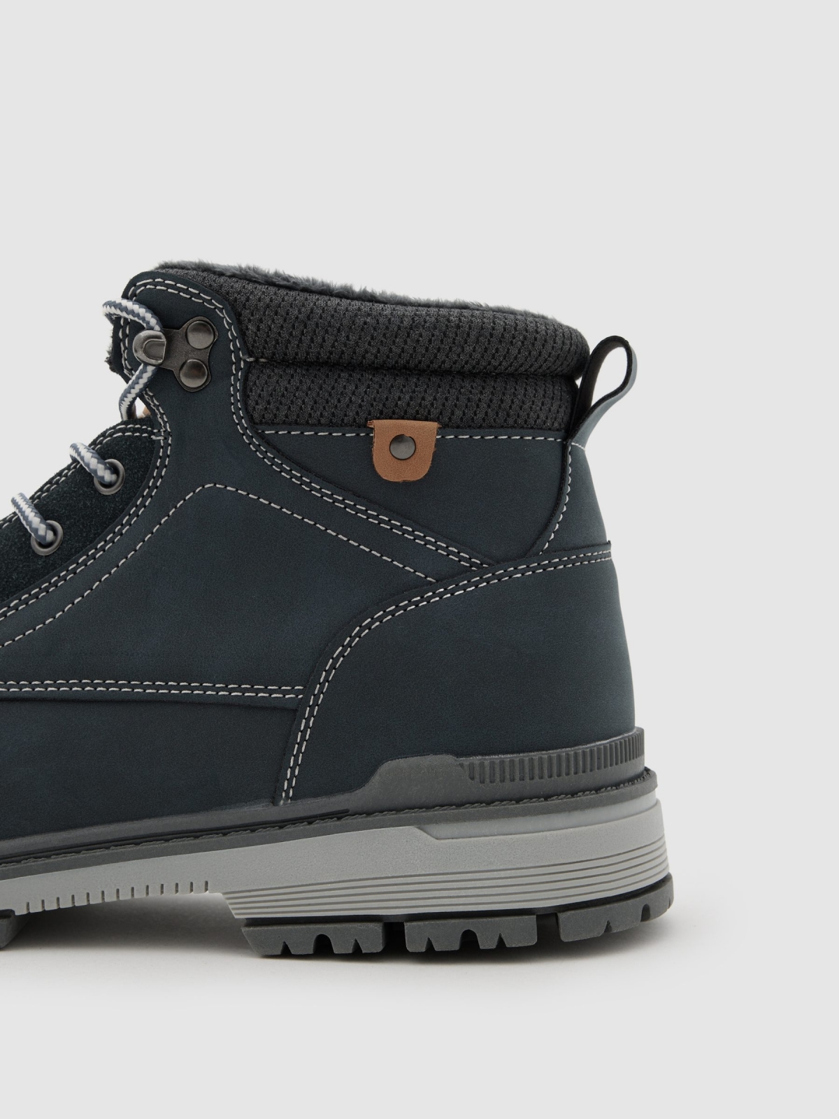 Mountain boot faux leather zipper dark blue detail view
