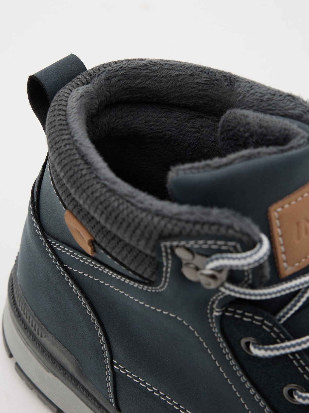Mountain boot faux leather zipper dark blue detail view