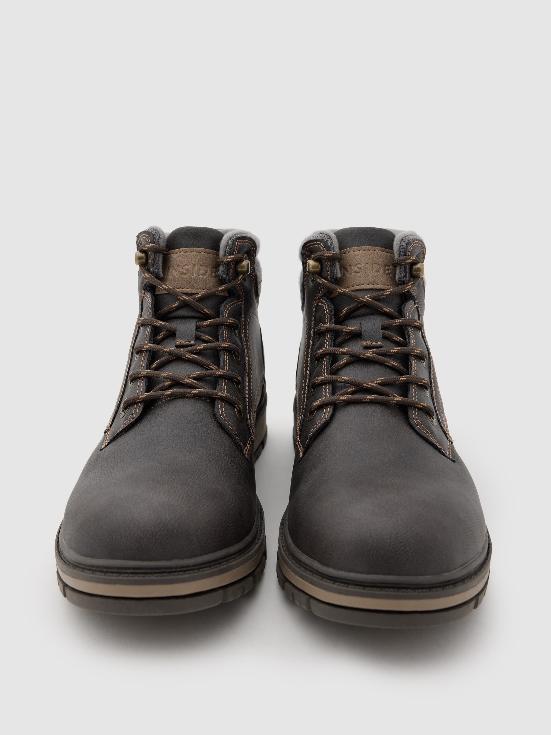Bota de montanha em polipele com fecho de correr marrom