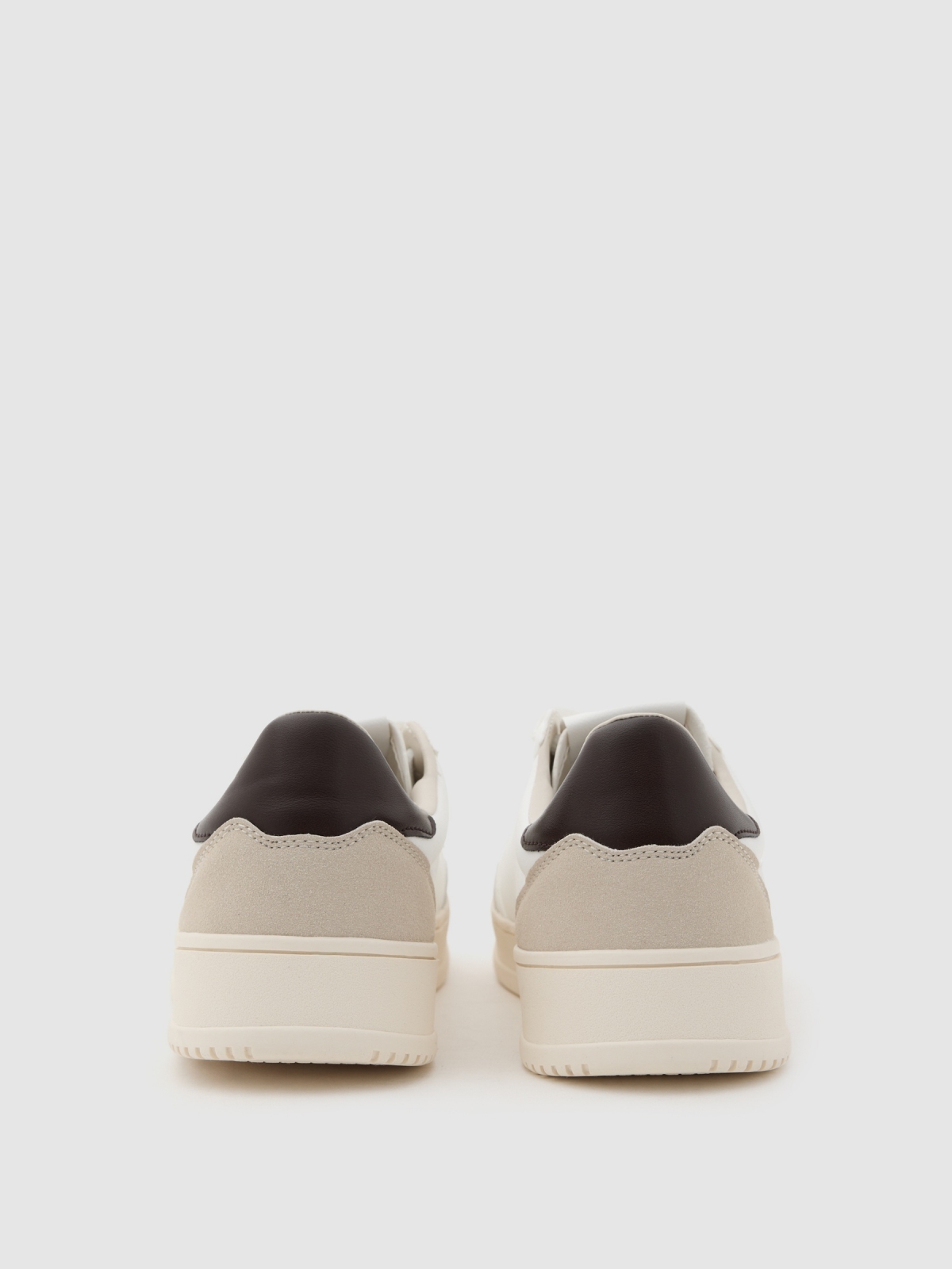 Esportiva retrô combinadas branco vista detalhe