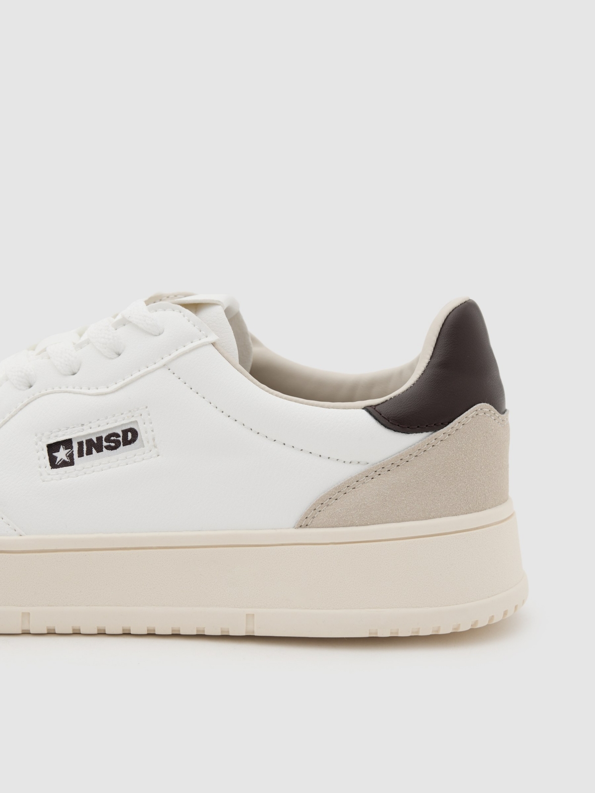 Esportiva retrô combinadas branco vista detalhe