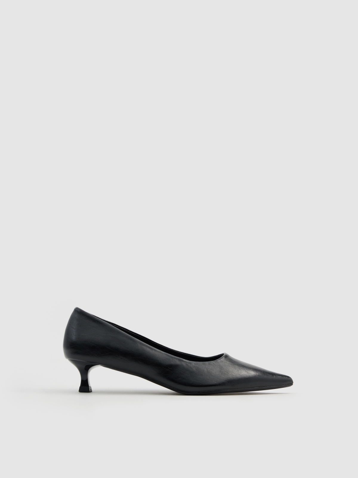 Pointed kitten heel court shoe black