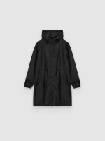 %Pto% Parka envernizada com capuz preto vista frontal