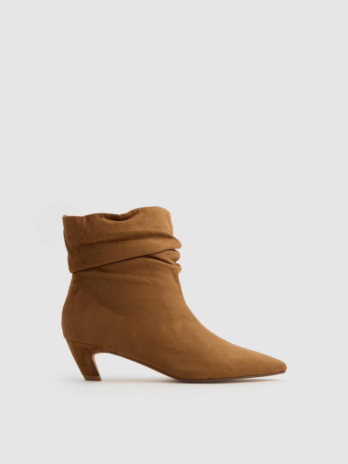 Low heel bootie with leather effect camel