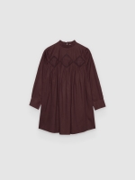 %Pto% Vestido mini bordado com gola beringela vista frontal