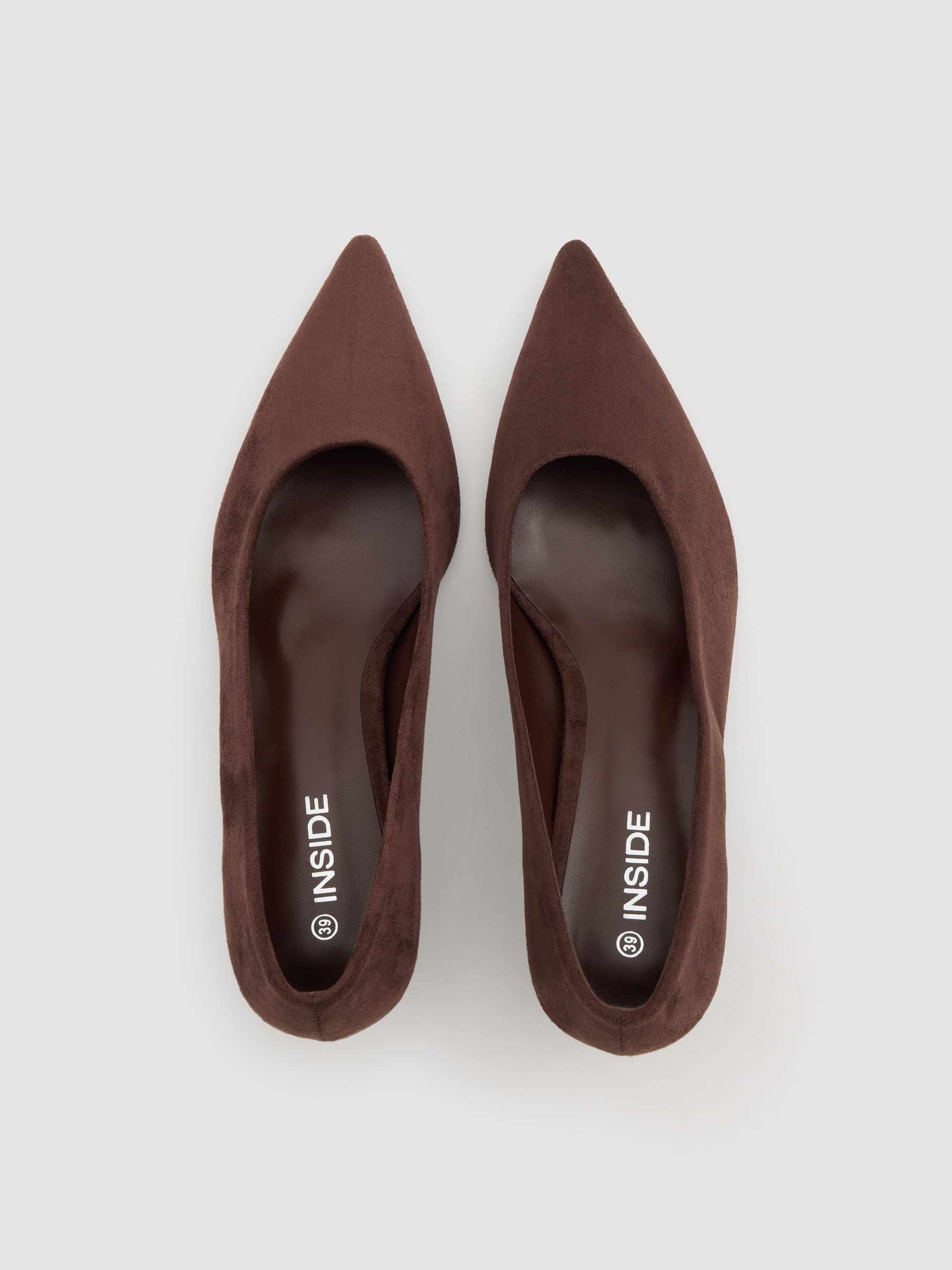 Zapato salón punta kitten heel marrón