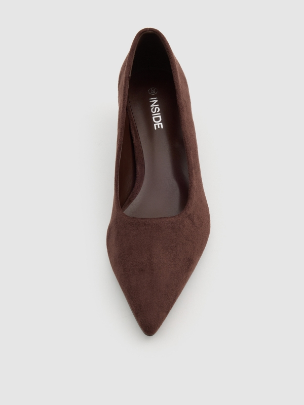 Kitten heel pointed toe pump brown detail view