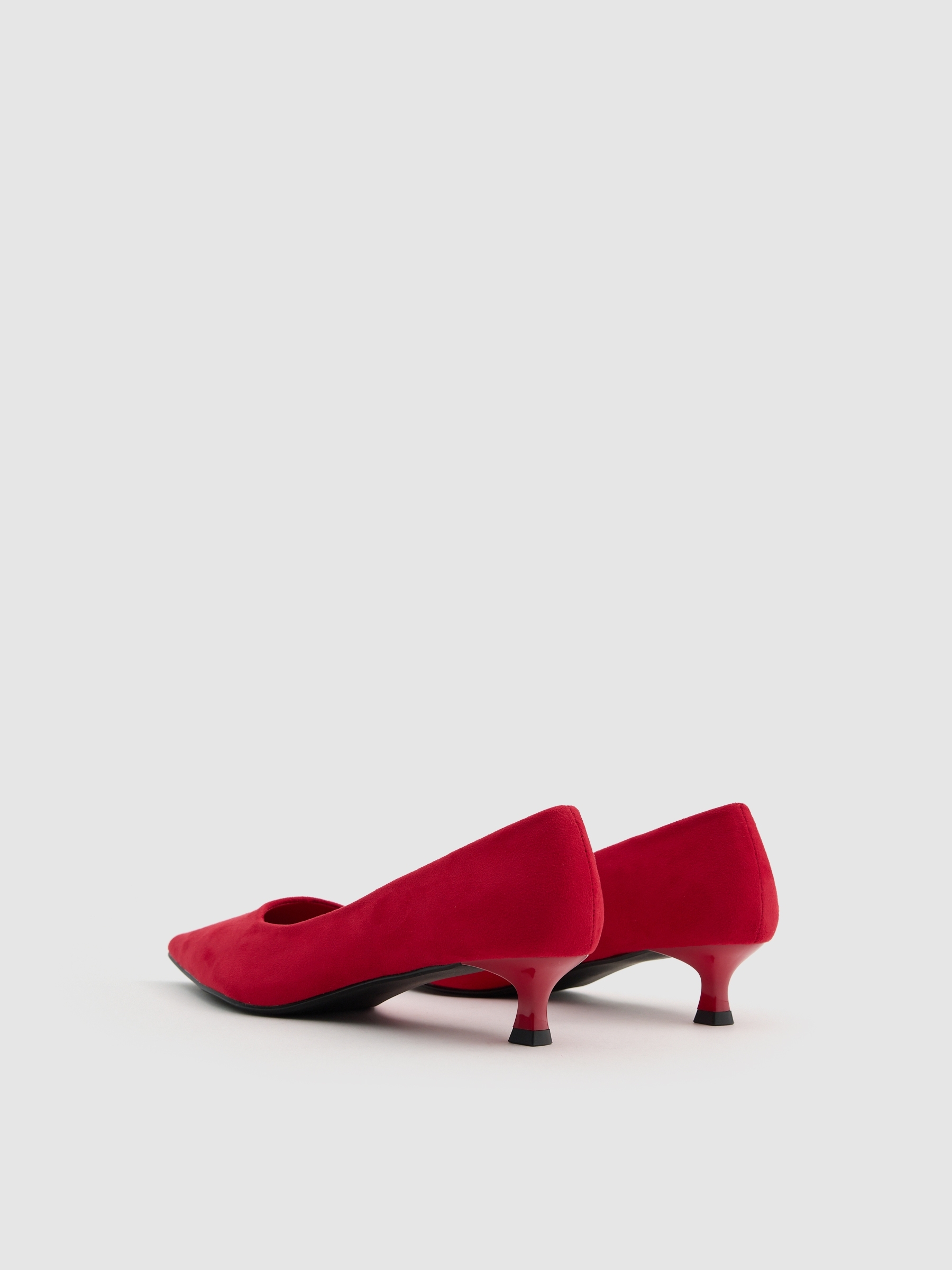 Zapato salón punta kitten heel rojo