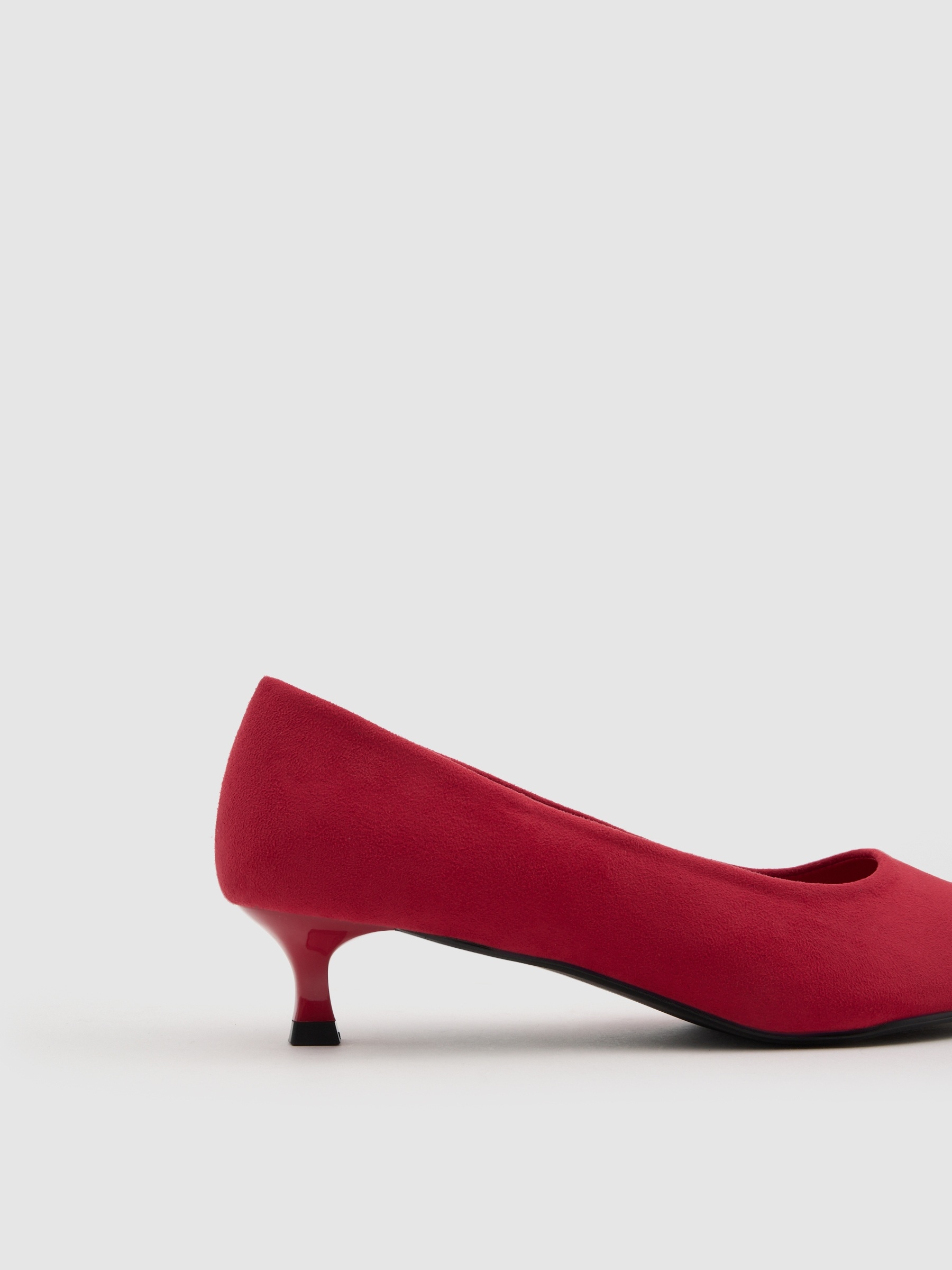 Zapato salón punta kitten heel rojo