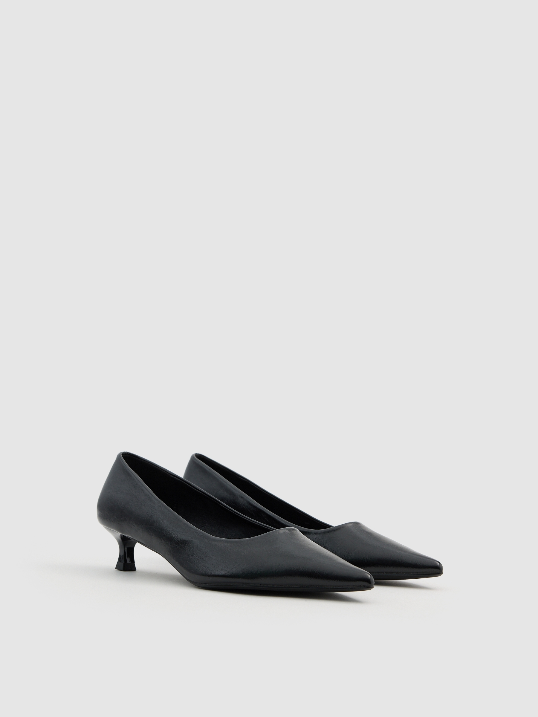 Pointed kitten heel court shoe black