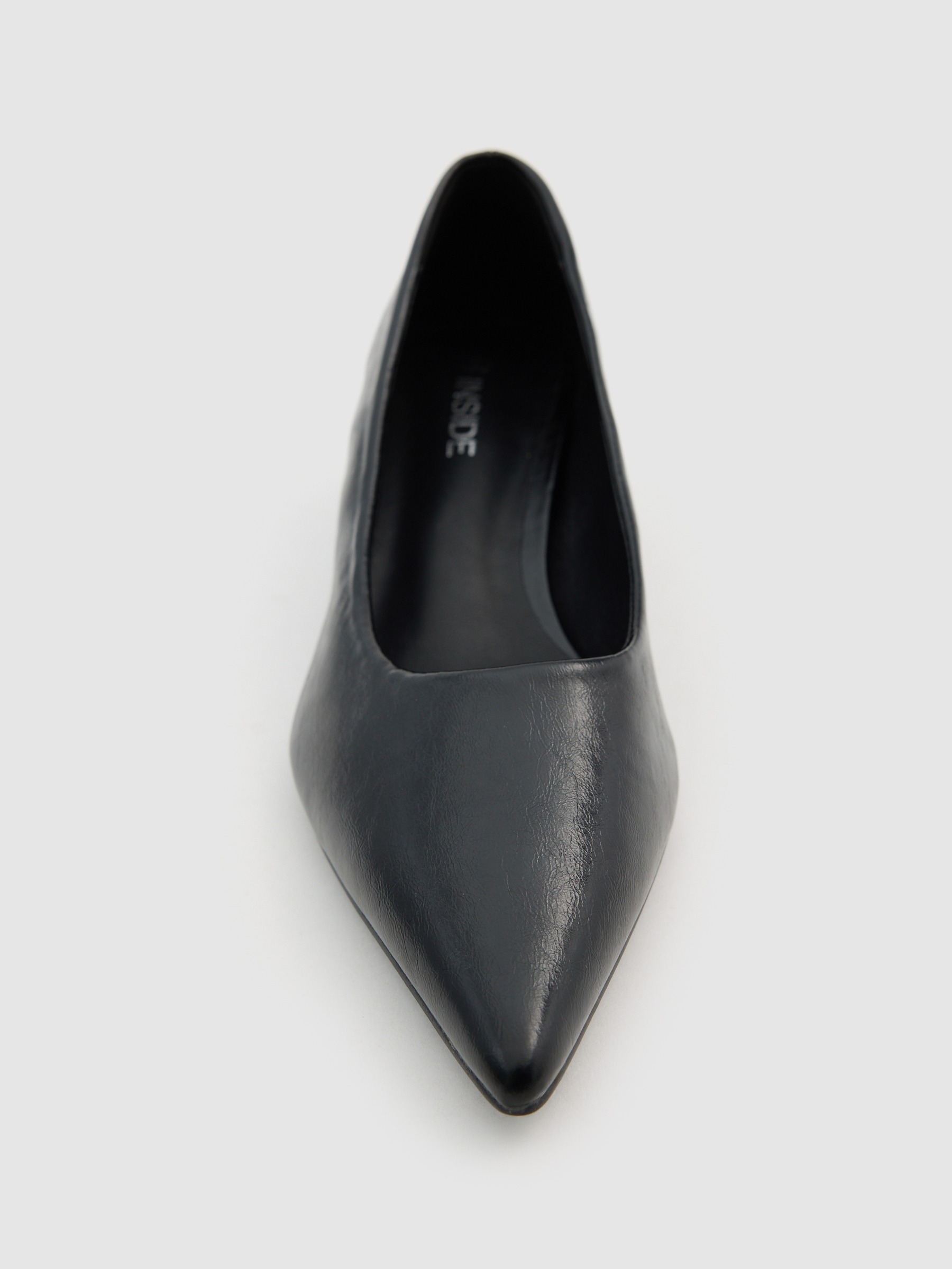 Zapato salón punta kitten heel negro
