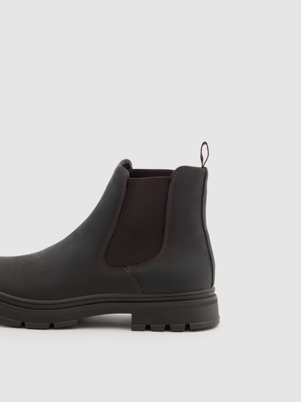Chelsea boot with leather effect brown detail view