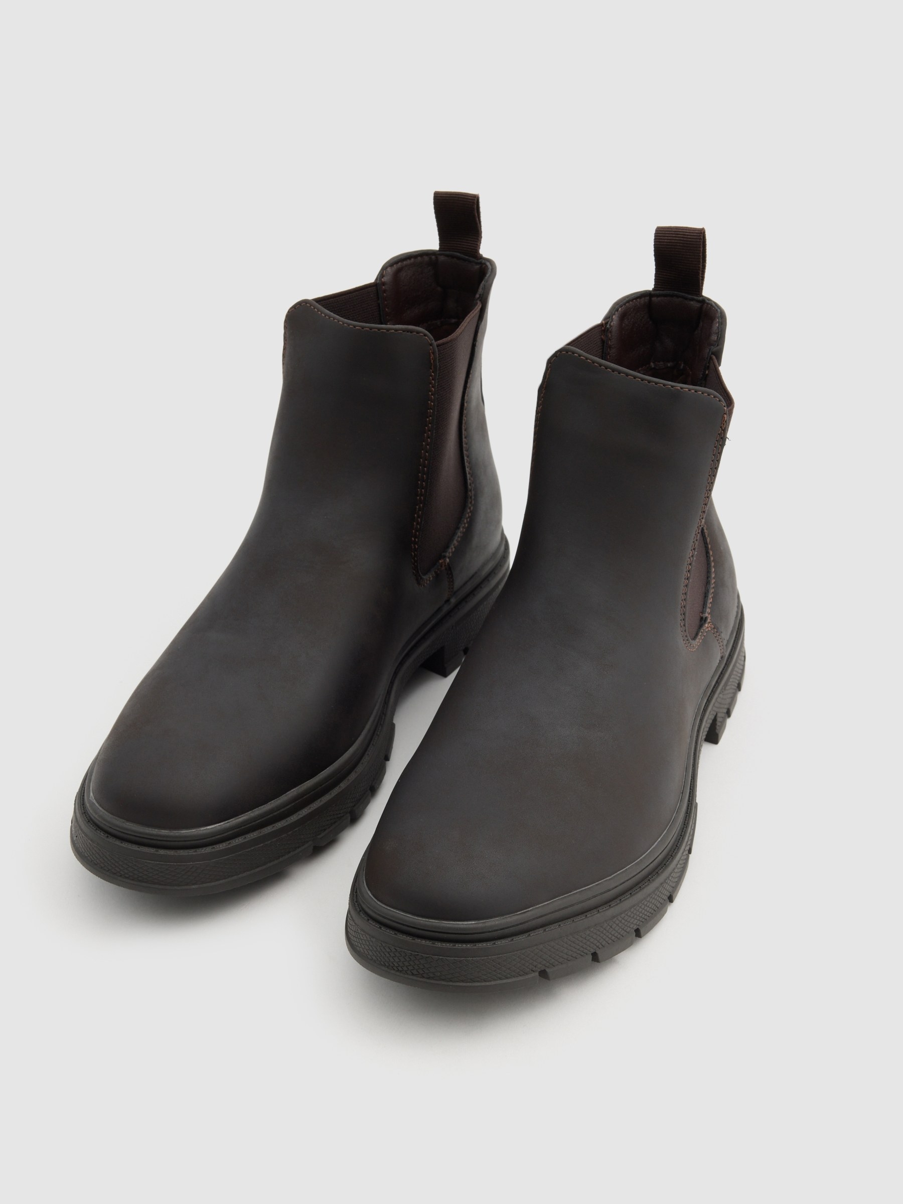 Chelsea boot with leather effect brown