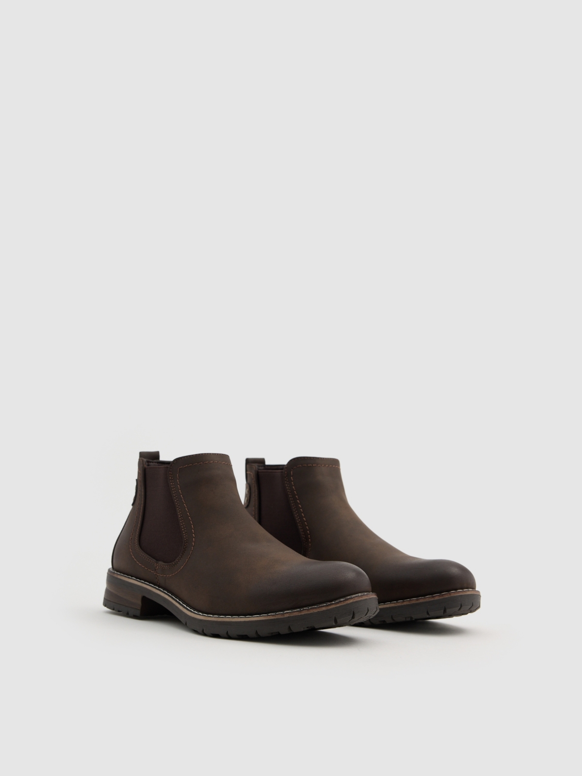 Chelsea boot with low leather effect brown 45º front view