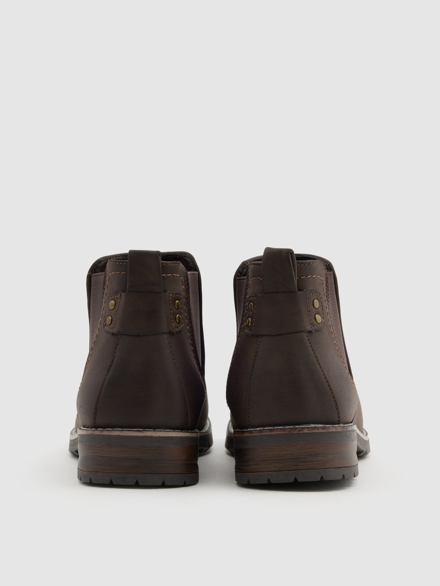 Chelsea boot with low leather effect brown