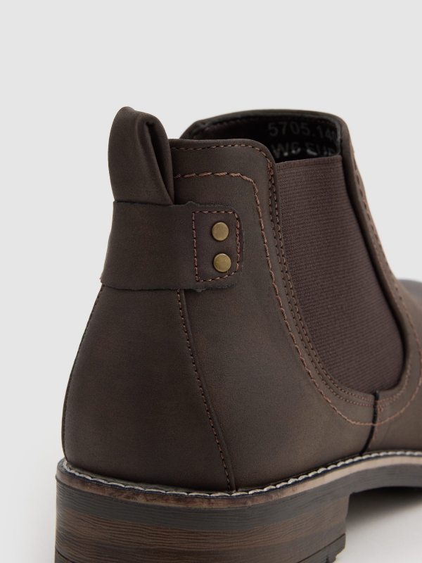 Chelsea boot with low leather effect brown detail view