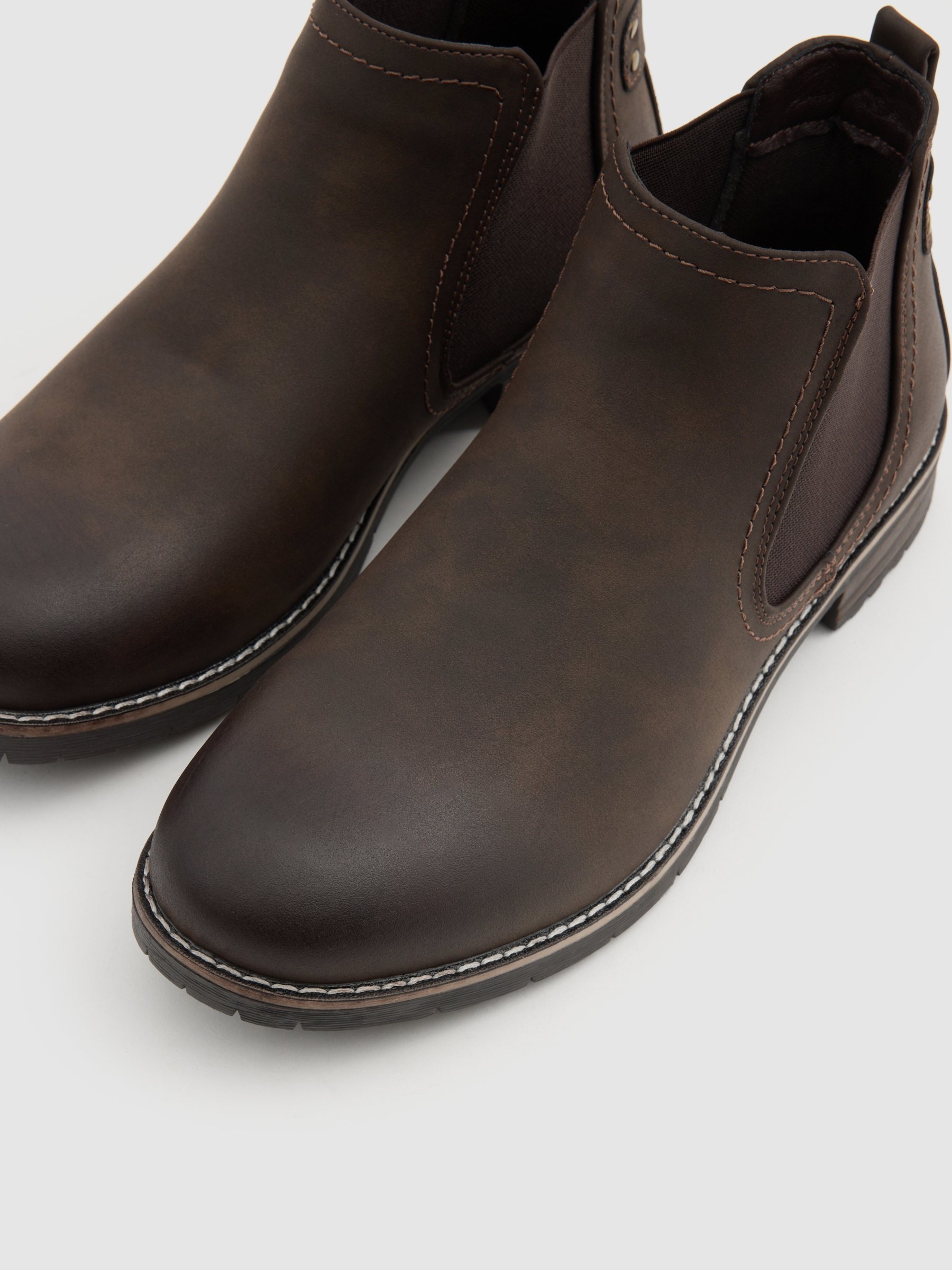 Chelsea boot with low leather effect brown