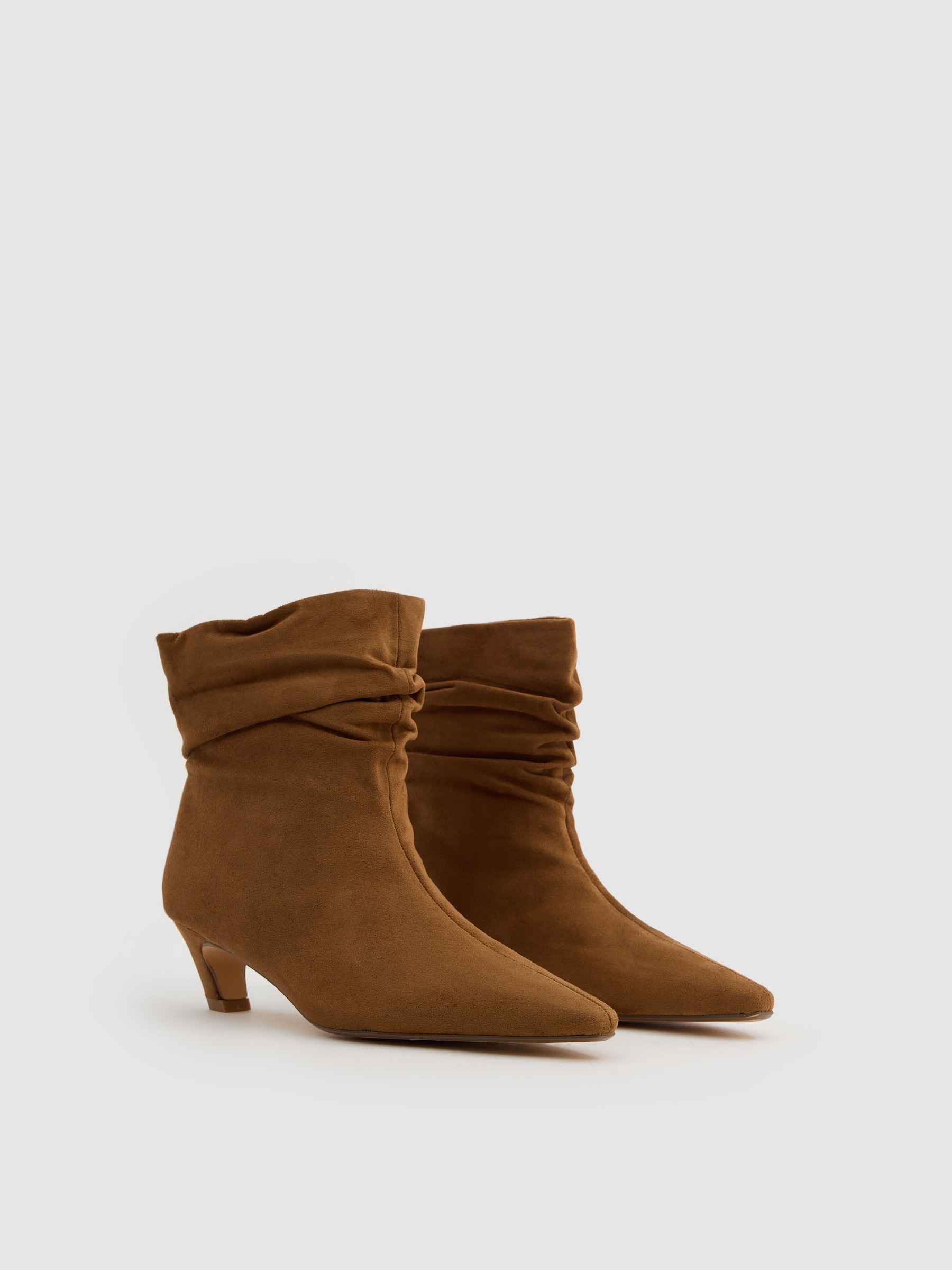 Low heel bootie with leather effect camel