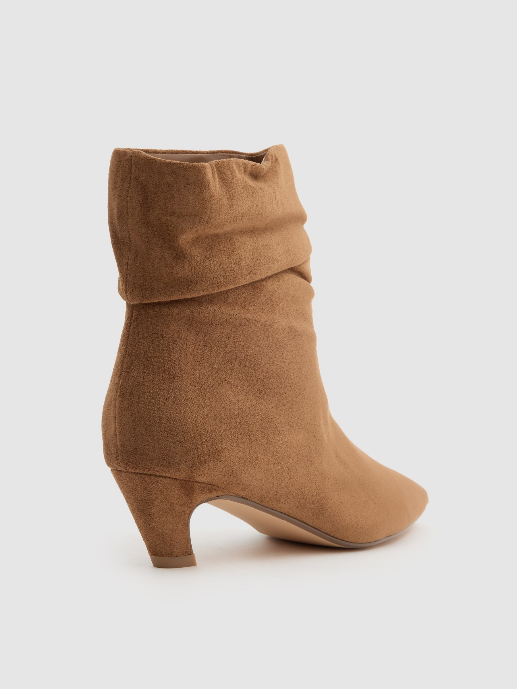 Low heel bootie with leather effect camel
