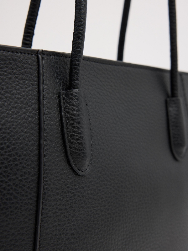 Saco shopper efeito pele preto vista lateral 45º