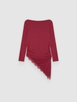 %Pto% Asymmetrical T-shirt with lace garnet front view