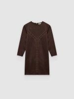 %Pto% Vestido mini de camurça com tachas chocolate vista frontal