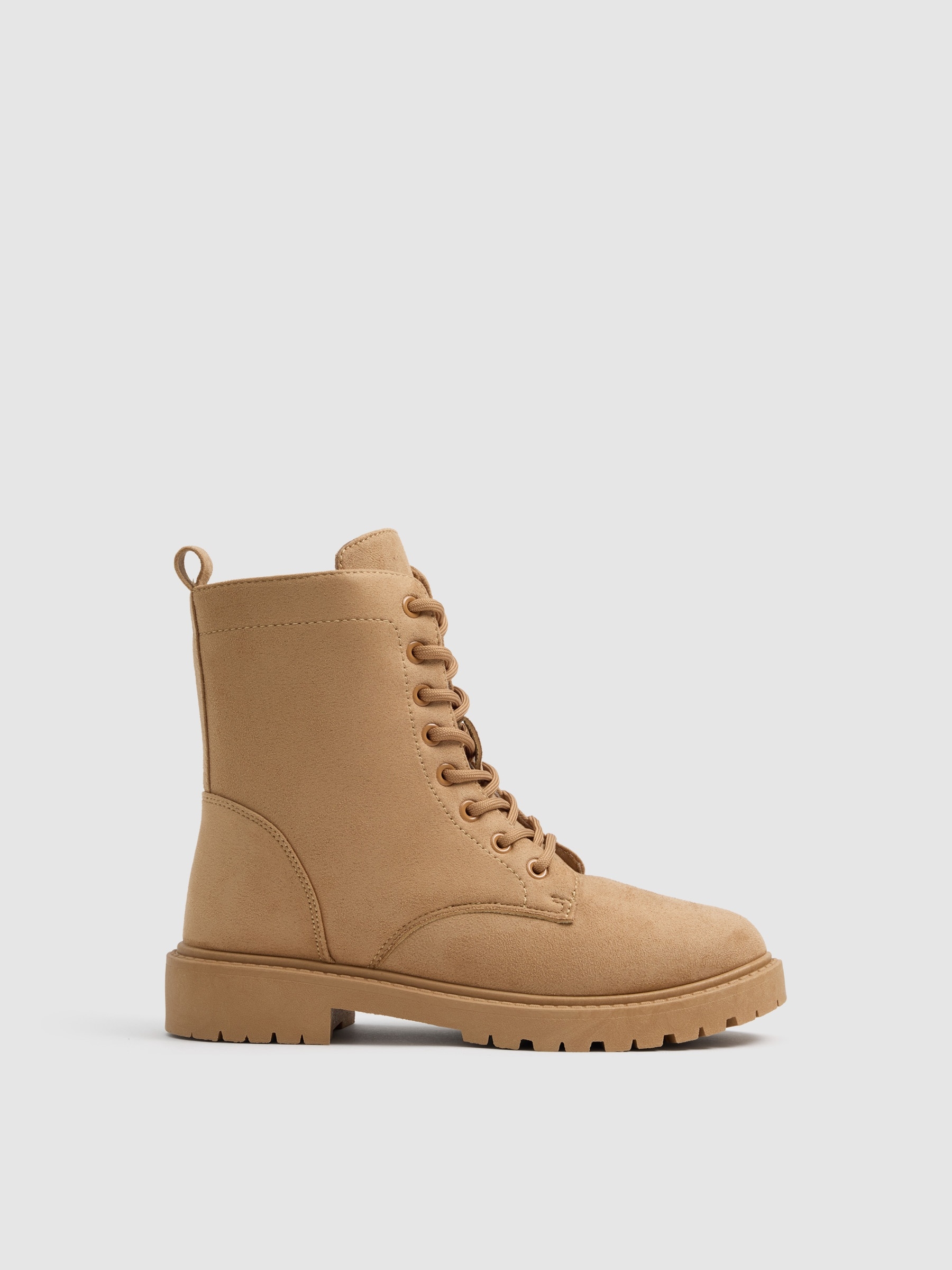 Flat lace-up ankle boots beige
