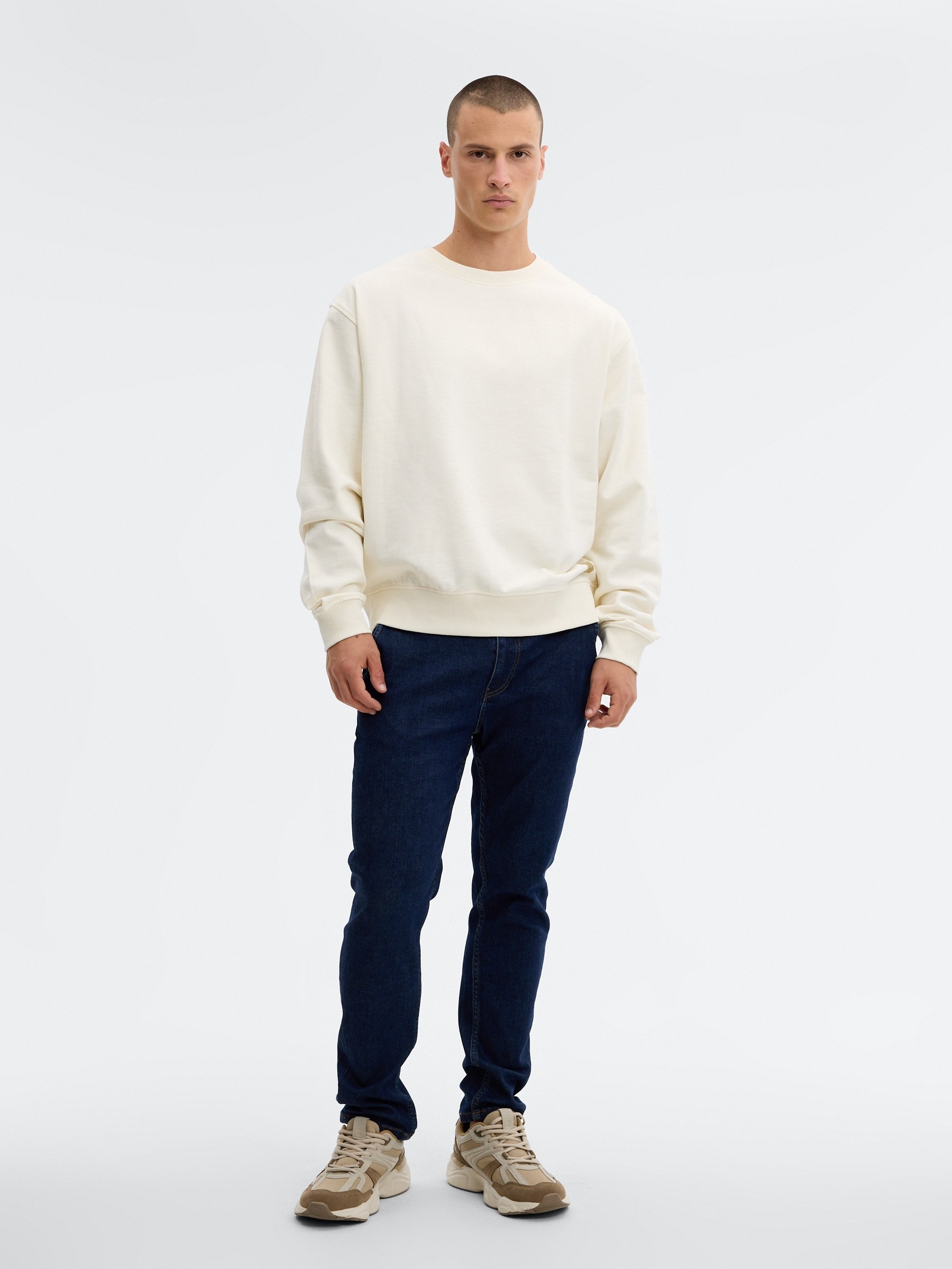 Calça chino slim de ganga azul vista geral frontal