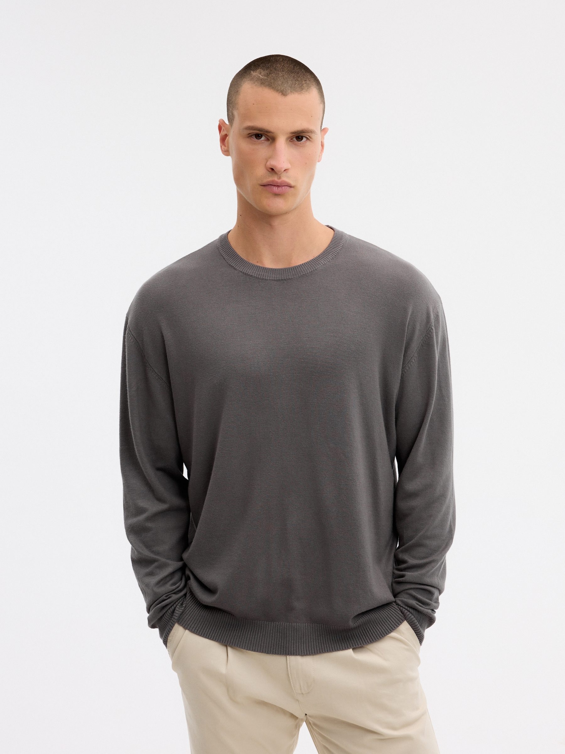  Jersey punto liso cuello redondo gris medio vista frontal