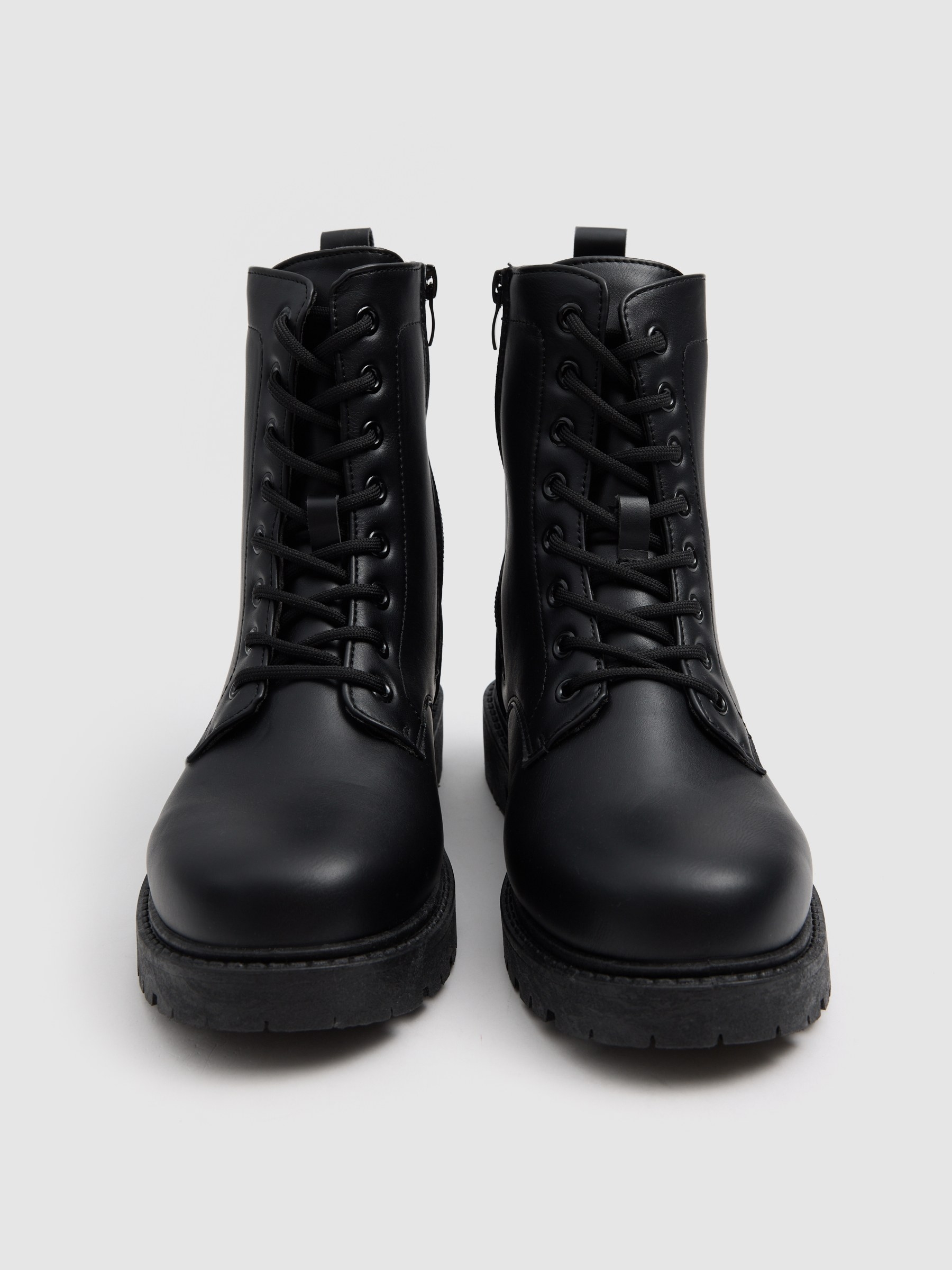 Botines planos cordones microfibra negro