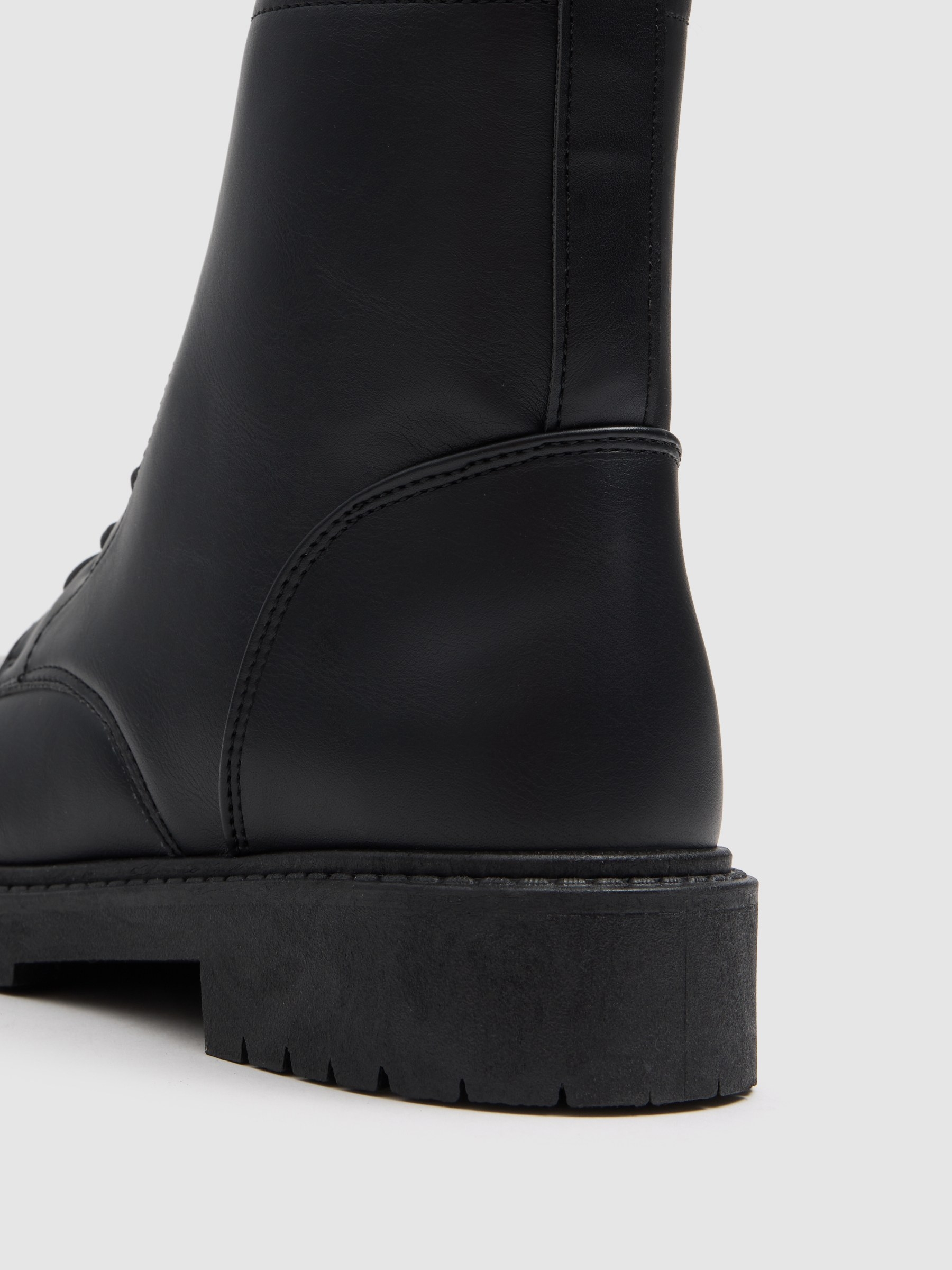 Botines planos cordones microfibra negro