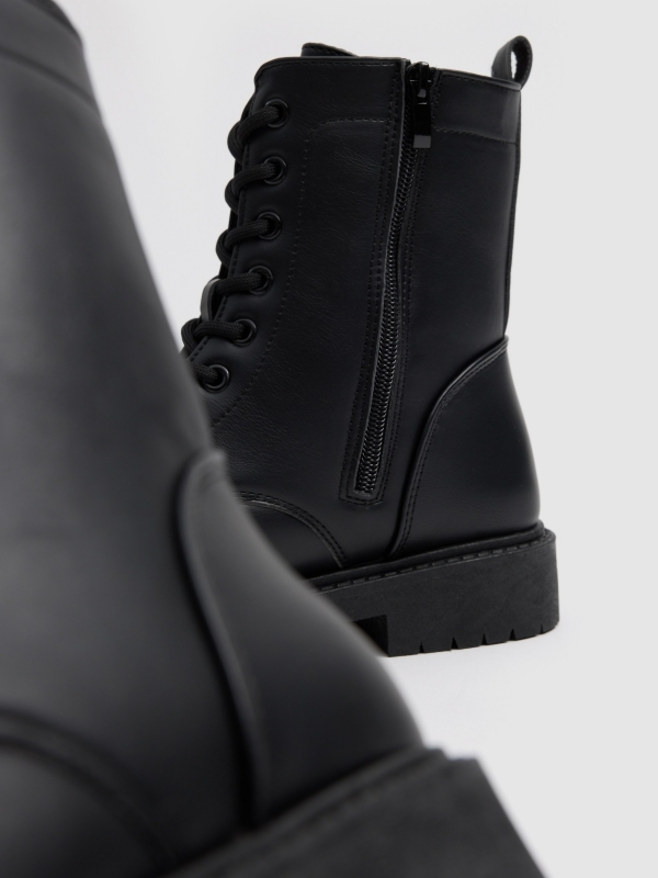 Botines planos cordones microfibra negro vista detalle
