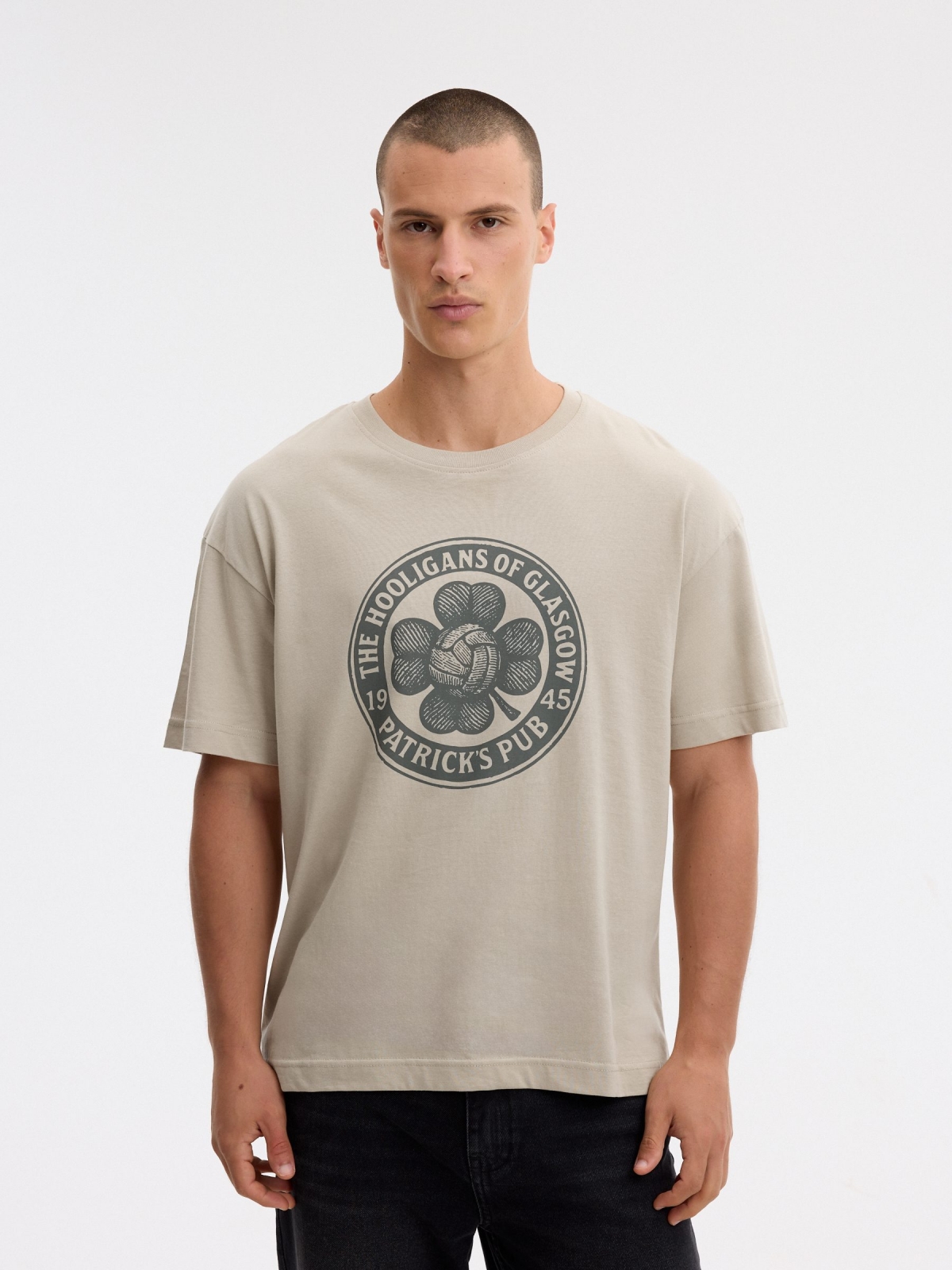 T-shirt oversize hooligans crua vista meia frontal
