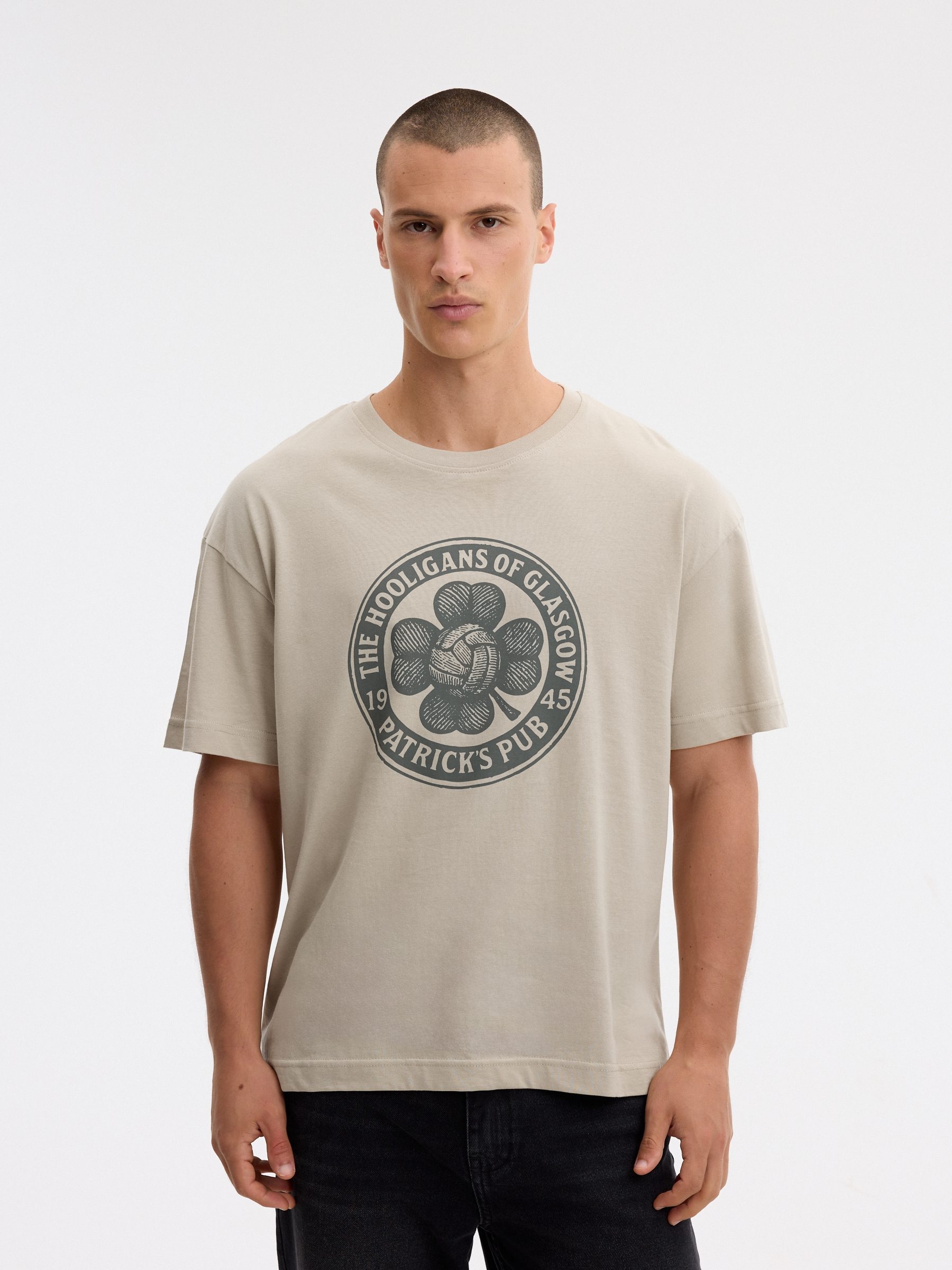 T-shirt oversize hooligans crua vista meia frontal