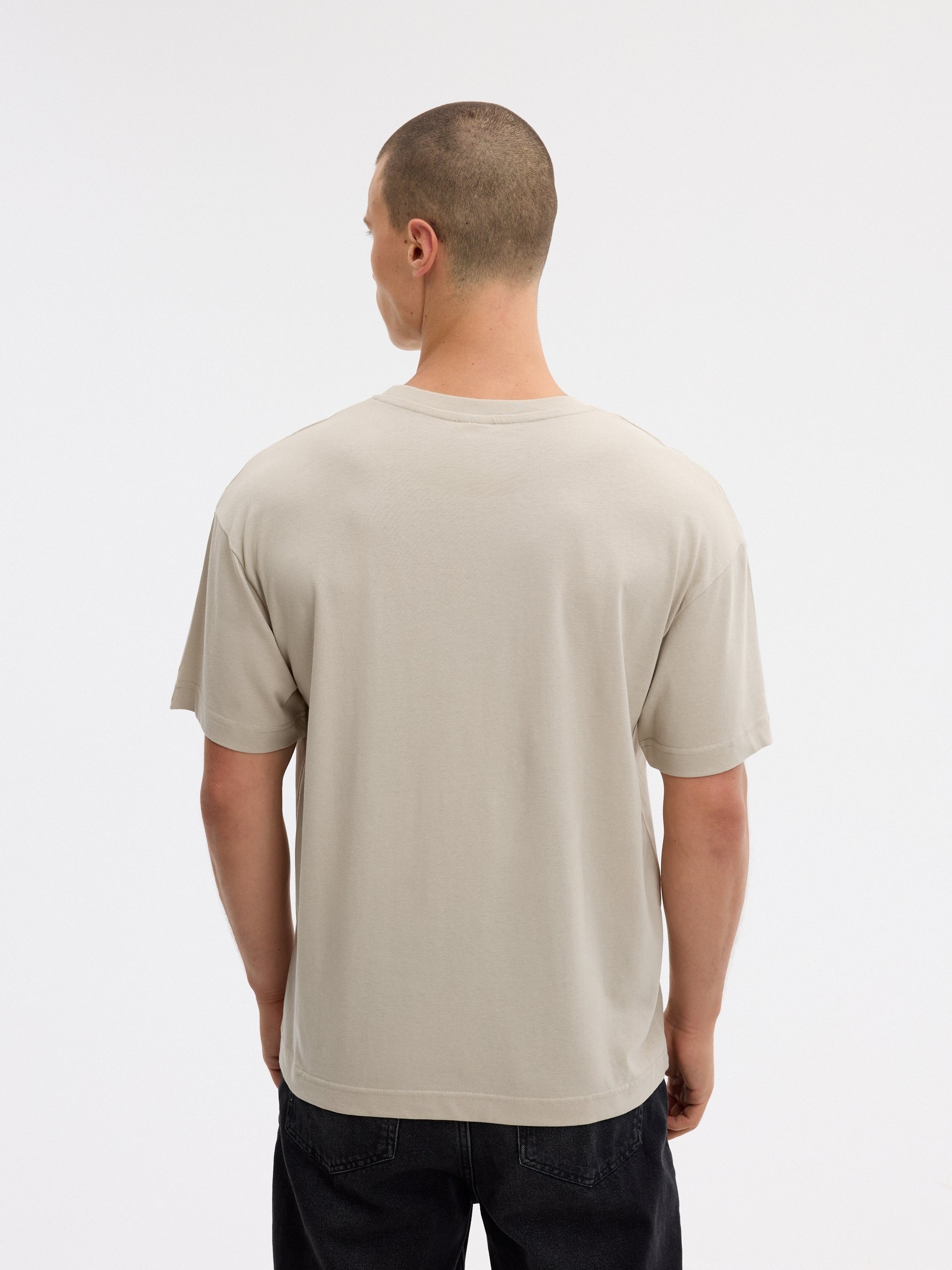 T-shirt oversize hooligans crua vista meia frontal
