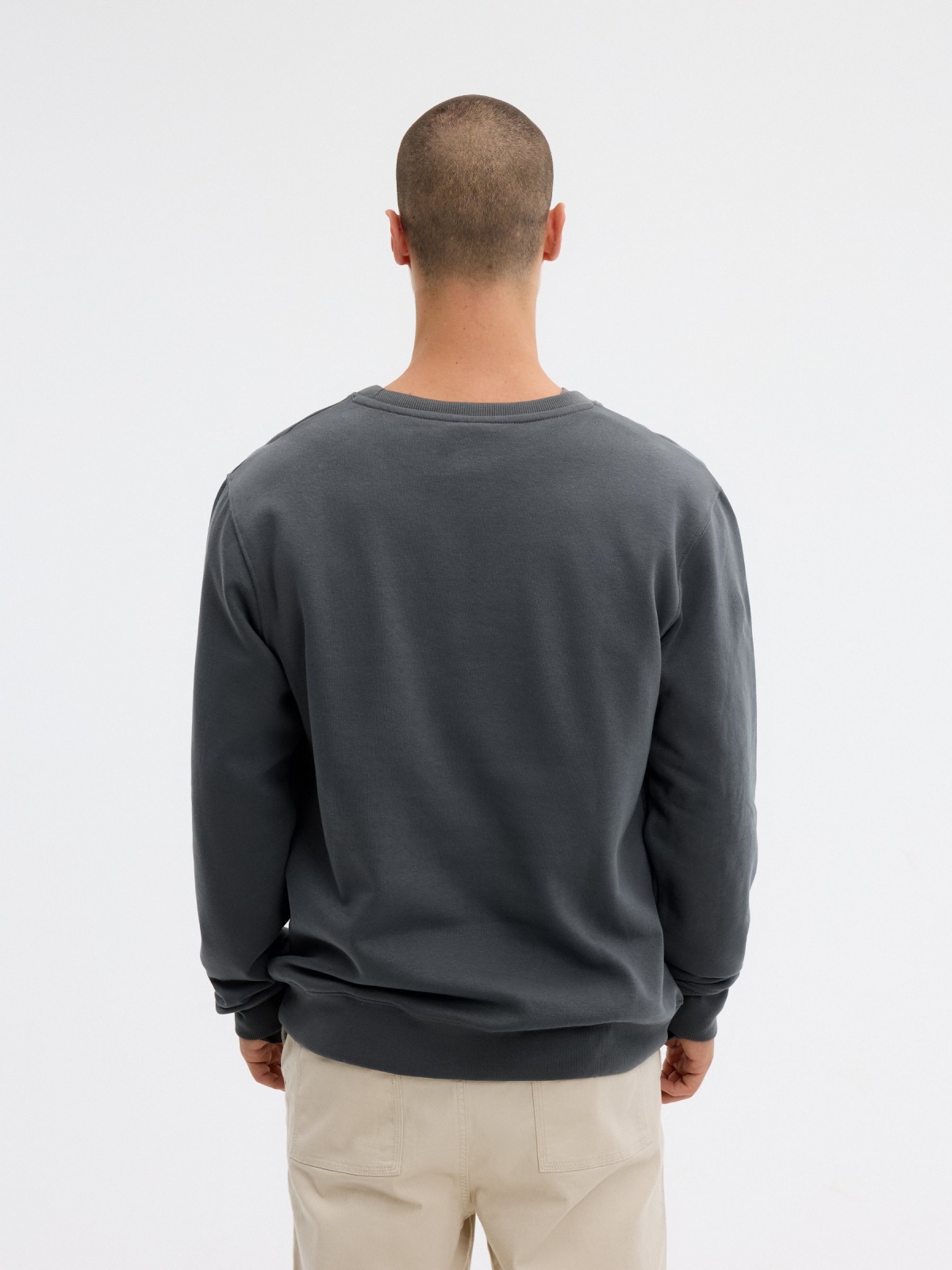 Sweatshirt com estampa fire azul marinho vista meia traseira